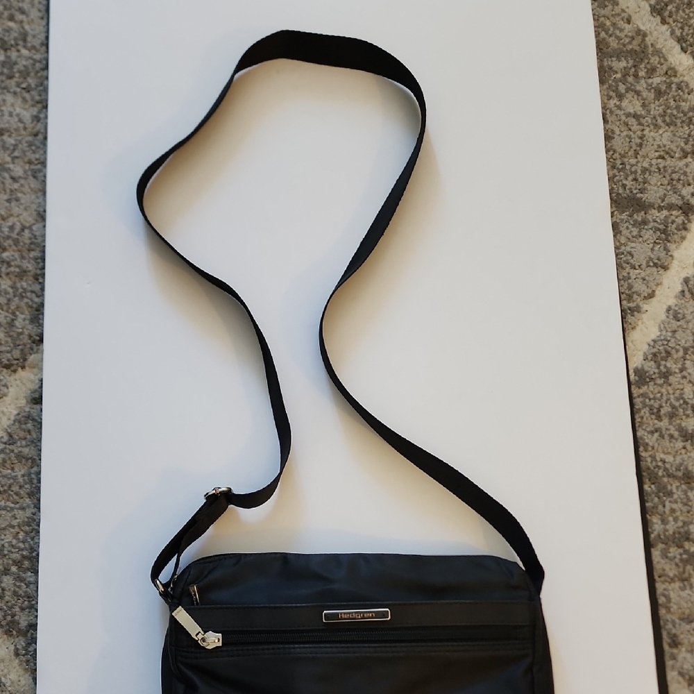 Hedgren Black Messenger Bag. EUC. - Picture 9 of 12
